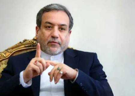 عراقچی: انعطاف در موضوع هسته‌ای را به‌شدت تکذیب می‌کنم/ منتظر پاسخ نهایی آمریکا در روز سه‌شنبه هستیم