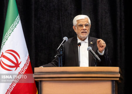 عارف: حرف‌های ترامپ ممکن است در طول روز چند بار تغییر کند