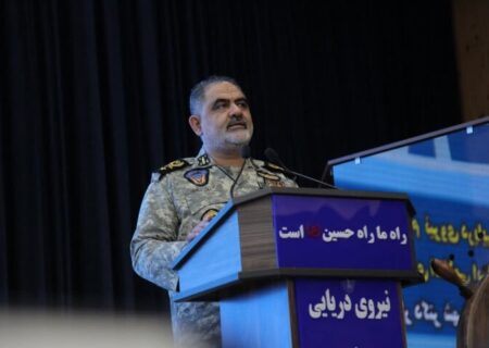 دریادار ایرانی: استفاده هدفمند از ظرفیت‌های ارتباطی در نیروی دریایی اجتناب‌ناپذیر است