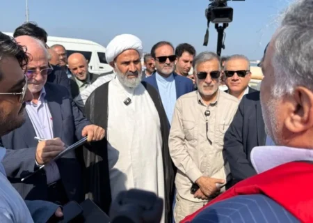 نقش مردم و کارکنان نفت خارک در دوران جنگ نادیده گرفته نشود
