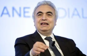 قیمت نفت پس از تصمیم برای آزادسازی ذخیرهسازیها کاهش یافت