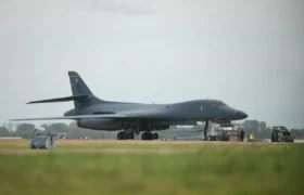آمریکا بمب‌افکن‌های B-۱ خود را از پایگاه فیرفورد بریتانیا خارج کرد
