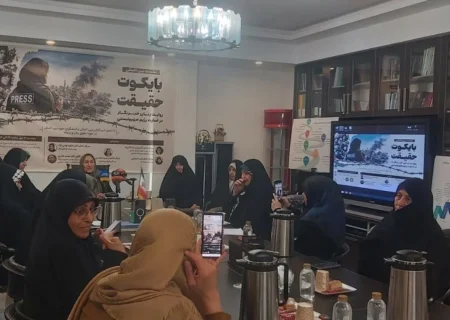 نمی‌توان از صلح سخن گفت وقتی قلم‌ها شکسته و دوربین‌ها خاموش‌اند