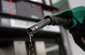 پیشنهاد بنزینی نایب‌رئیس مجلس؛ سهمیه روزانه یک لیتر برای هر ایرانی