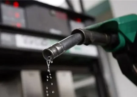 پیشنهاد بنزینی نایب‌رئیس مجلس؛ سهمیه روزانه یک لیتر برای هر ایرانی